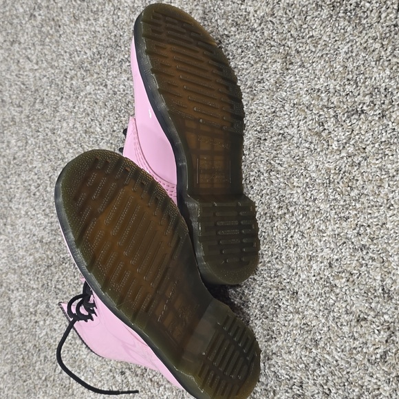 Dr. Martens Lamper Pale Pink Paten Boots Sz 6 NEW - Picture 7 of 9